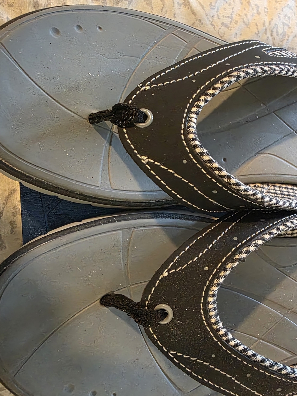 Dr. Scholl's Black and Gray Women's Thong Sandals
